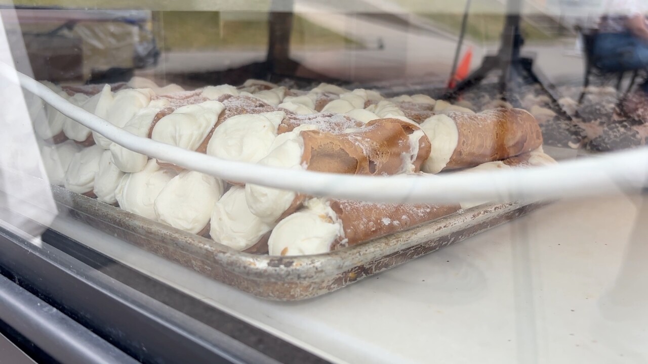 CANNOLI.jpg