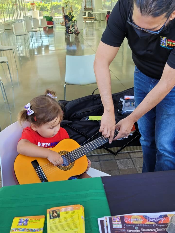 Ricardo Saeb wants to teach children how to play music with this free program