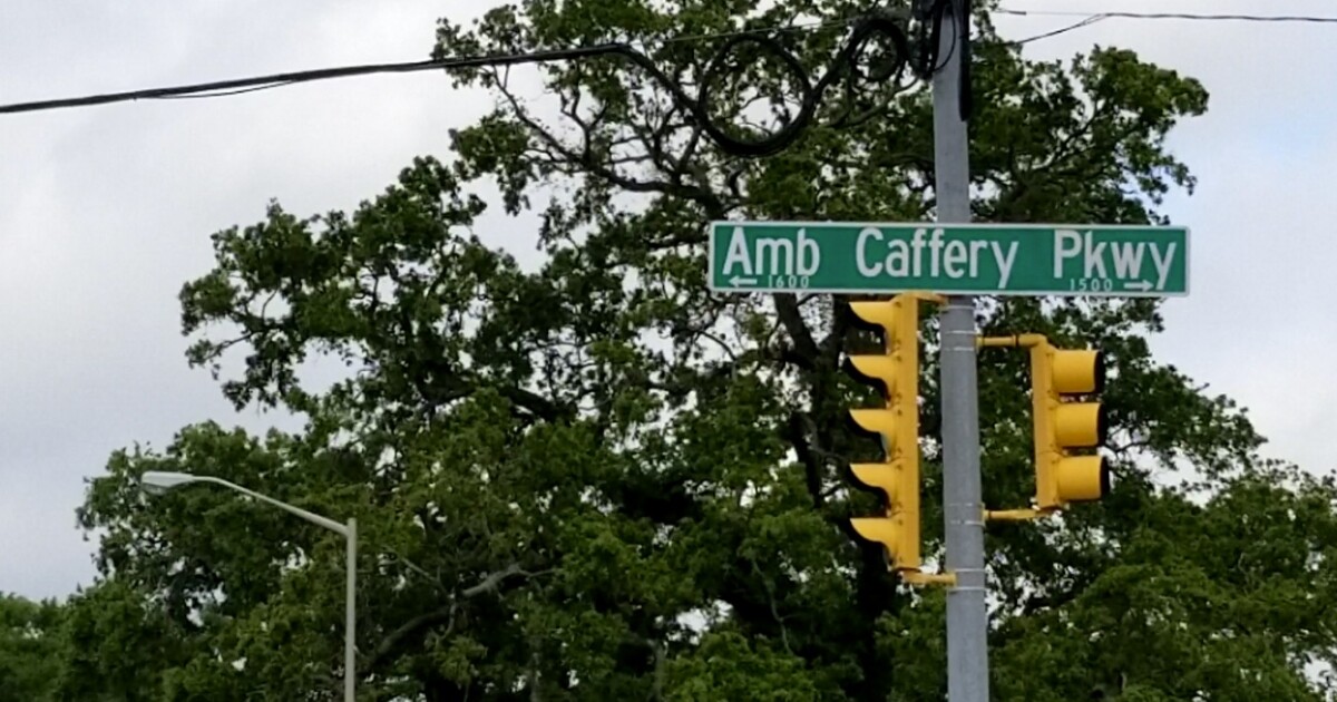 Traffic alert: Major crash reported on Ambassador Caffery Parkway in Lafayette