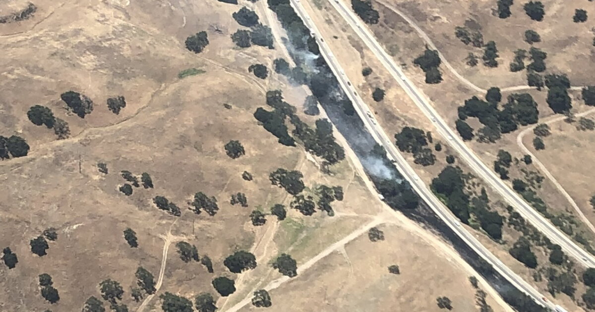 Brush fire burns along Hwy 101 near Hwy 154 in Santa Barbara County - Vimarsana News
