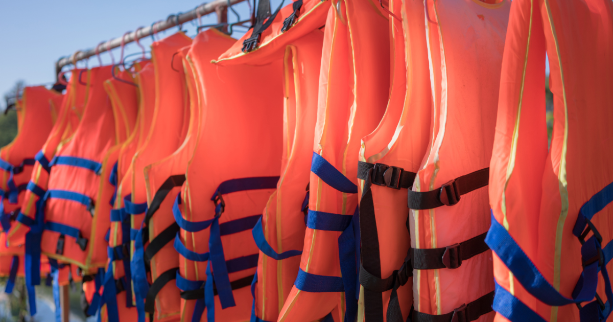 St. Petersburg Fire Rescue handing out free life jackets at Northwest Pool - Vimarsana News