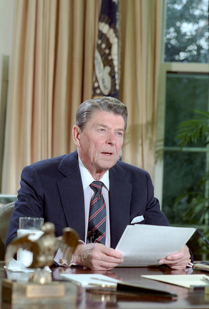 694px-President_Ronald_Reagan_speech_to_the_nation_on_the_space_shuttle_Challenger_in_oval_office.jpg