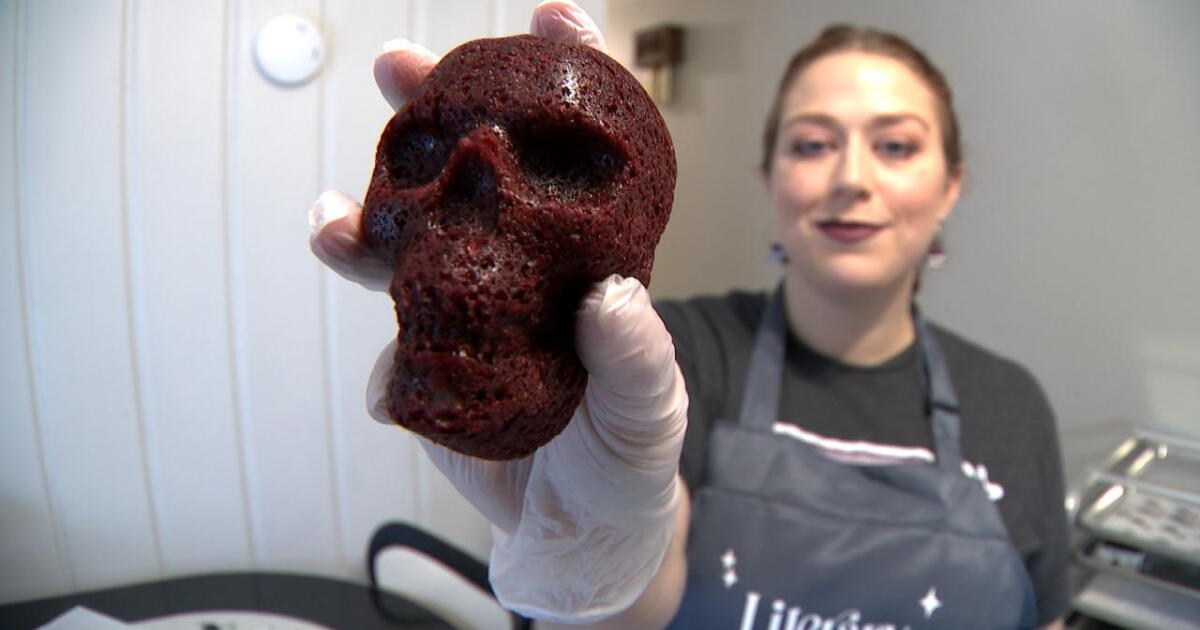 Baker makes Edgar Allan Poe, Stephen King-themed treats - Vimarsana News