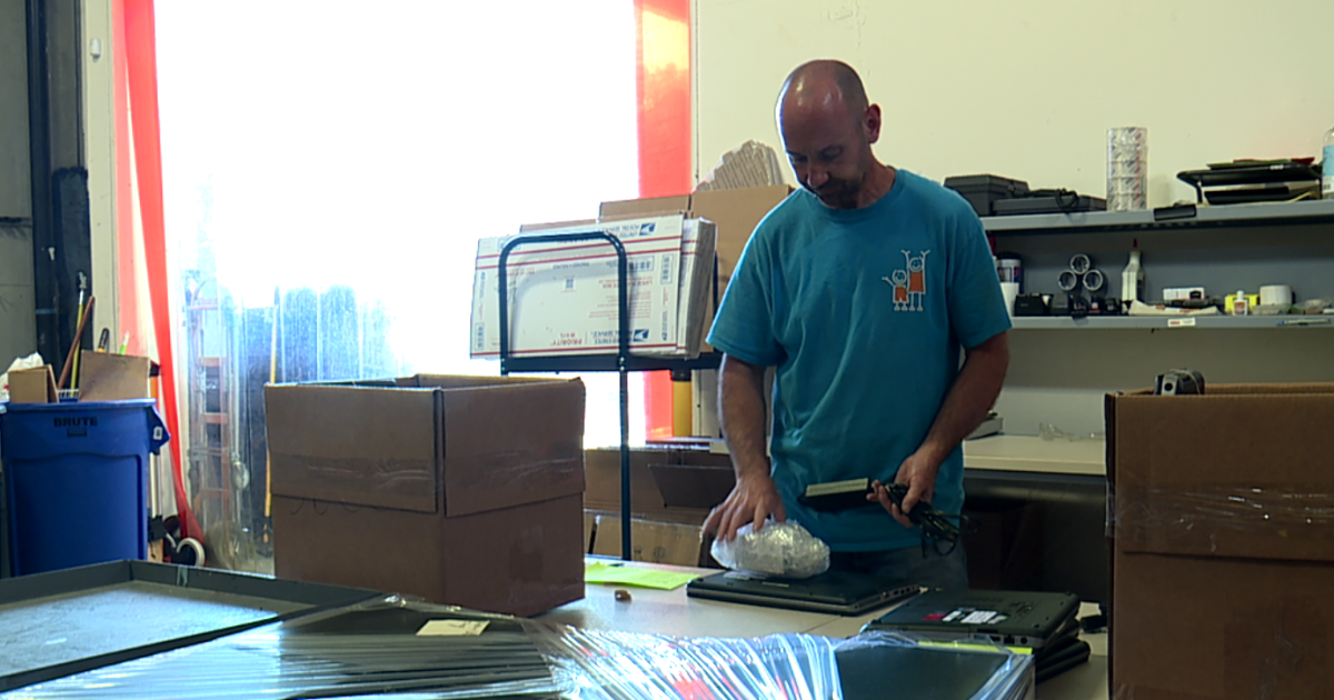 Program offers training, free computers to help people escape homelessness