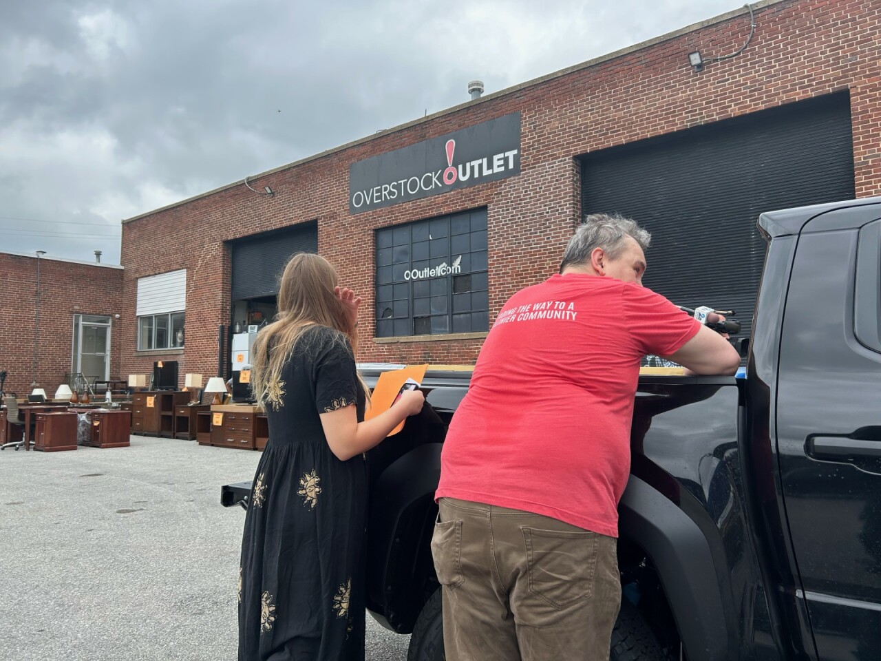 Overstock Outlet .jpg