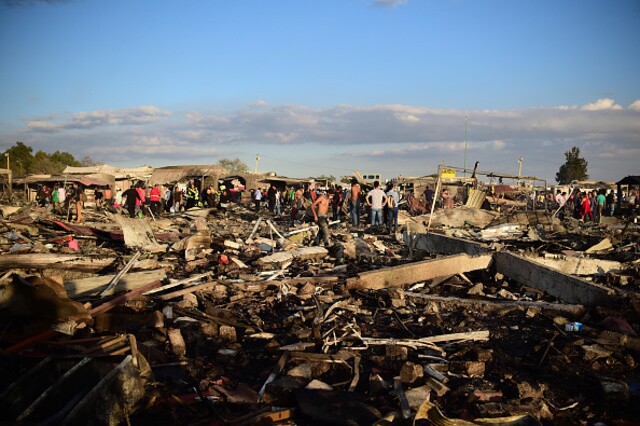 Blasts wipe out busy firework market in Mexico