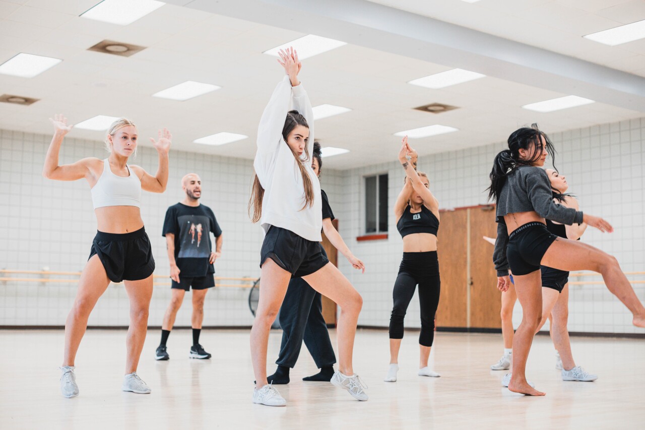 CHEER LIVE cast rehearsing their routines