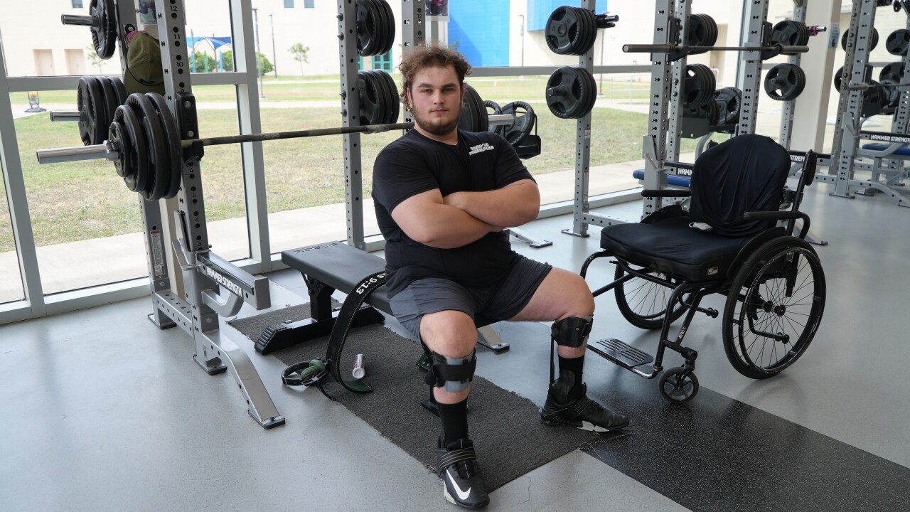 Texas A&M-Corpus Christi's Ian Webb redefines powerlifting, a wave of raw strength