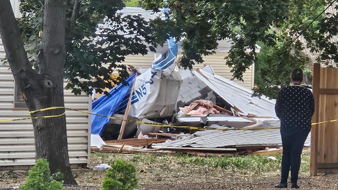 plane crash in yard