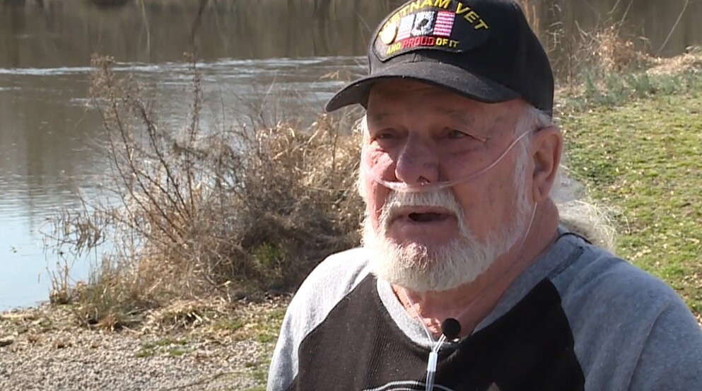 Veteran thanks soldier 02.jpg