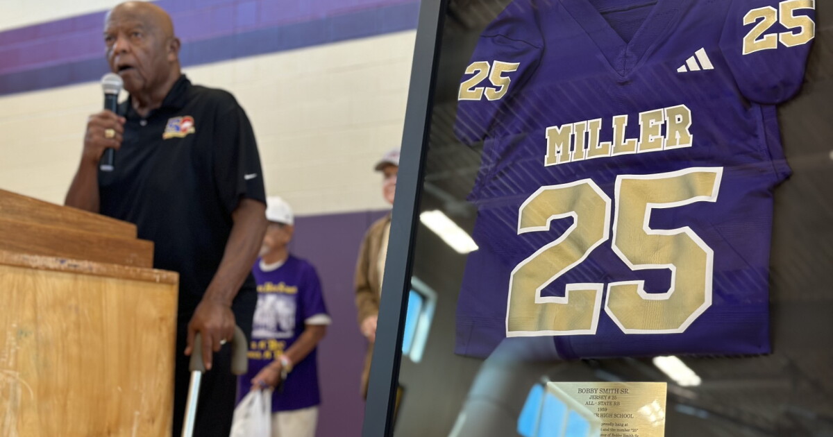 Miller H.S. honors legendary running back Bobby Smith by retiring his jersey - Vimarsana News