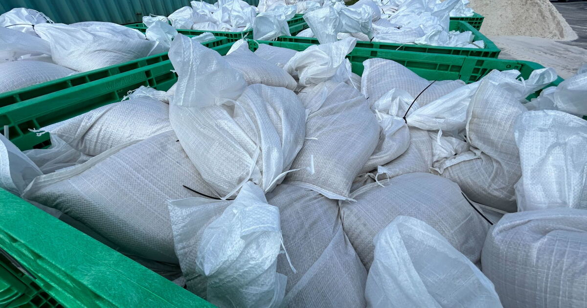 Sandbag locations open up across Tampa Bay area ahead of possible severe weather - Vimarsana News