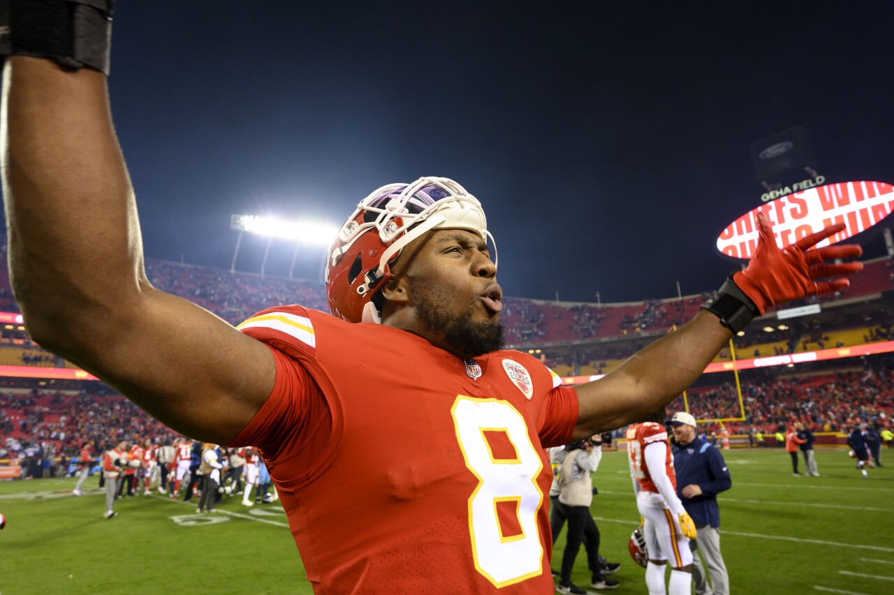 Chiefs DE Carlos Dunlap joins NFL’s QBsack century club