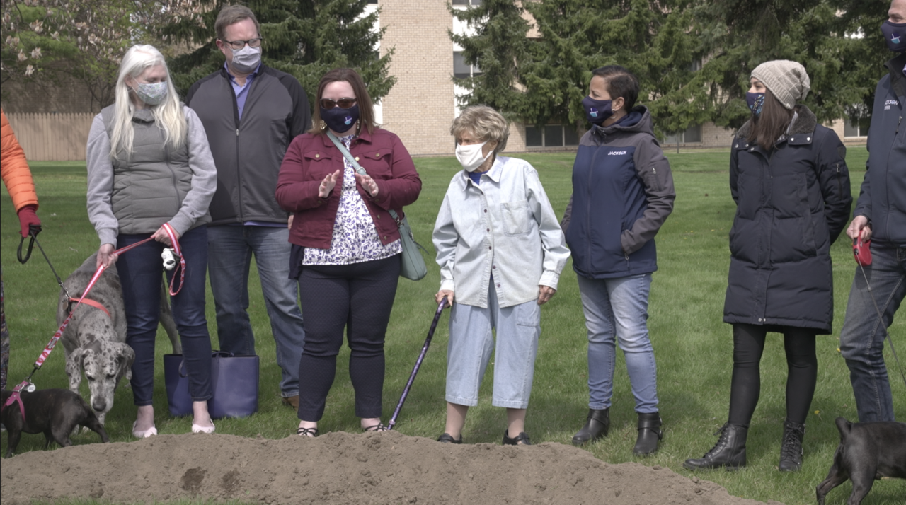 Betty Dahlem Desbians, middle