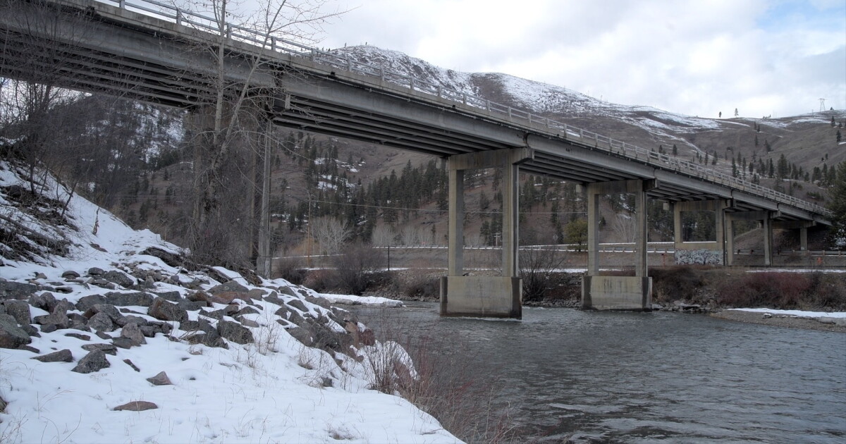 Engineers scramble to save bridge south of Clinton - Vimarsana News
