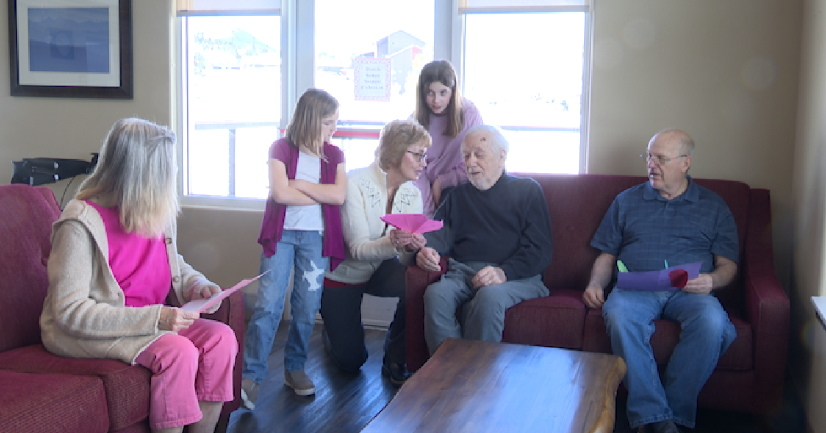 Elementary students make Valentine's Day cards for residents of care facilities - Vimarsana News