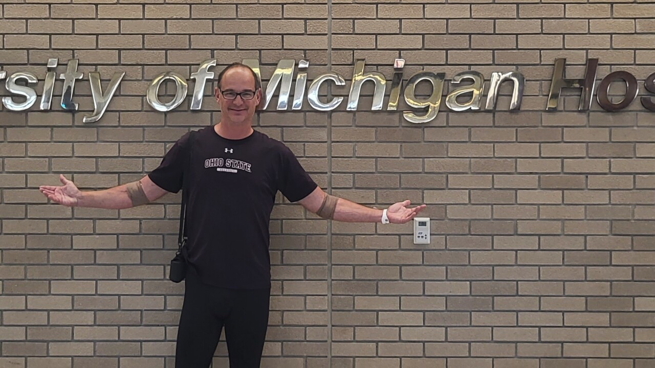 Northeast Ohio photographer suffers heart attack at OSU-Michigan game