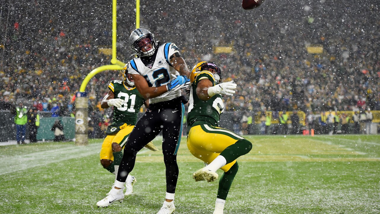 Packers Jones Scores 3 Tds In 24 16 Win Over Carolina