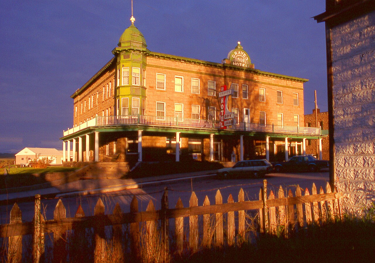 Graves Hotel