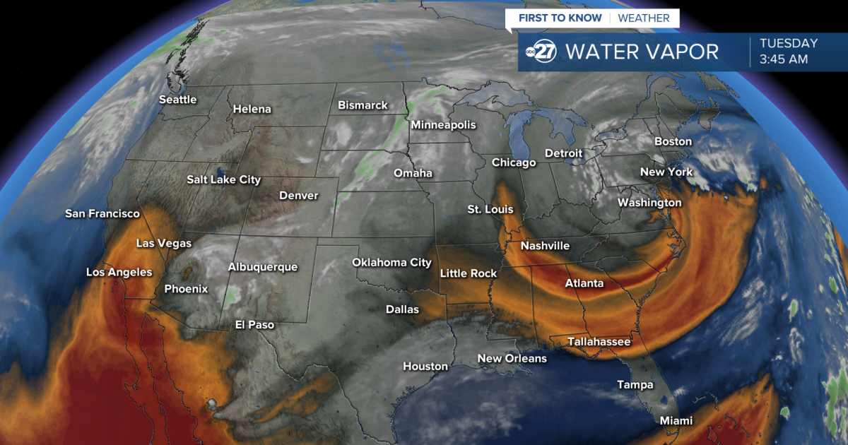 Dry air sticks around through the weekend