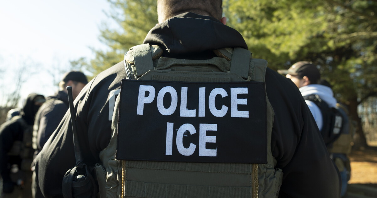 Budget airline Avelo to fly deportation flights for ICE from Arizona