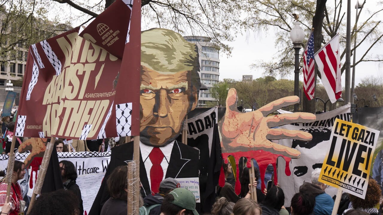 Us Rallies Protesters rally against Trump and Musk in 'Hands Off!' rallies across ...
