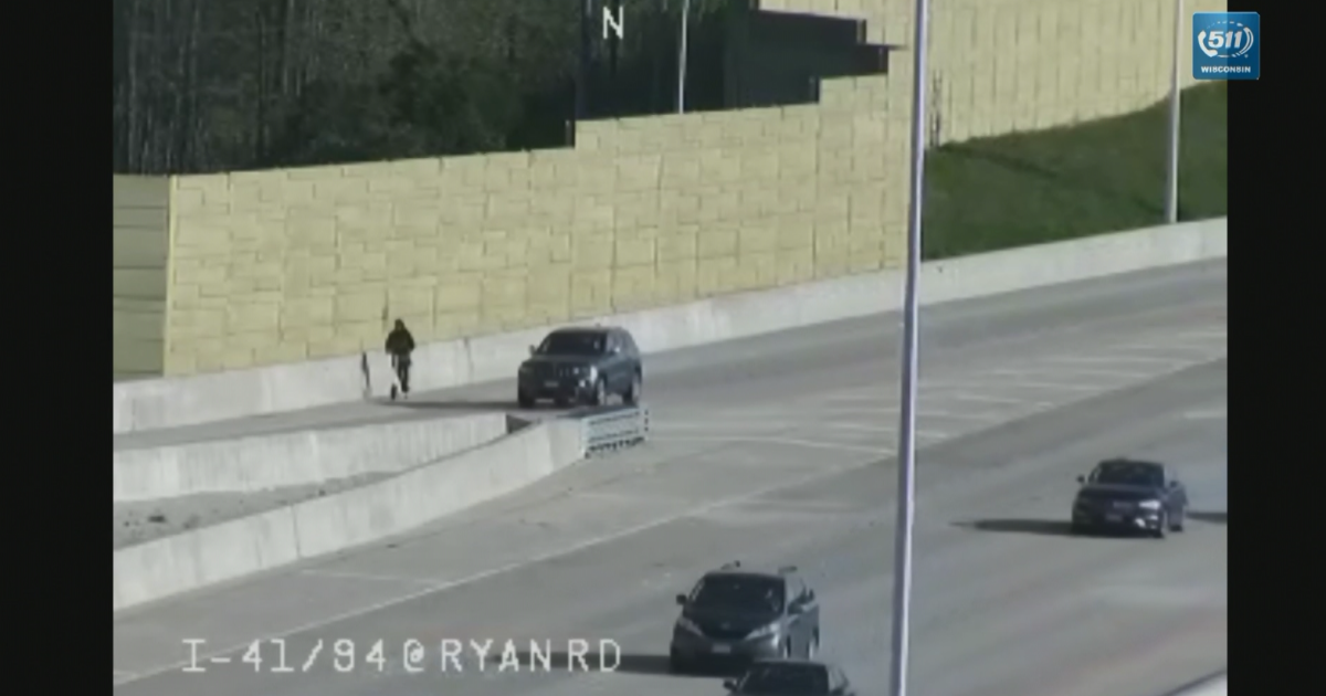 WATCH: Man spotted riding e-scooter down I-94 in Milwaukee - Vimarsana News