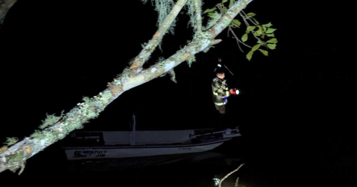 Two elderly kayakers rescued after extensive search along Ochlockonee River - Vimarsana News