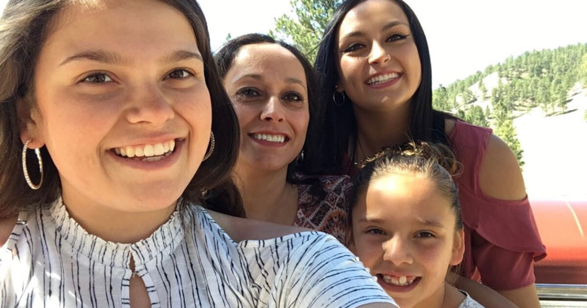 Family, face paint guide Lockwood's Dani Jordan to spirited success - Vimarsana News
