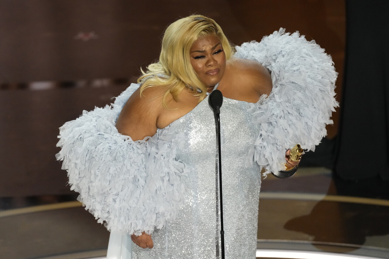 Da'Vine Joy Randolph cries while holding Oscar for best supporting actress for 'The Holdovers,' March 10, 2024