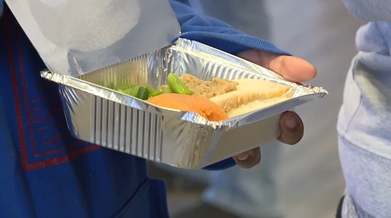Las Vegas nonprofit serves more than 6,000 Thanksgiving meals to families