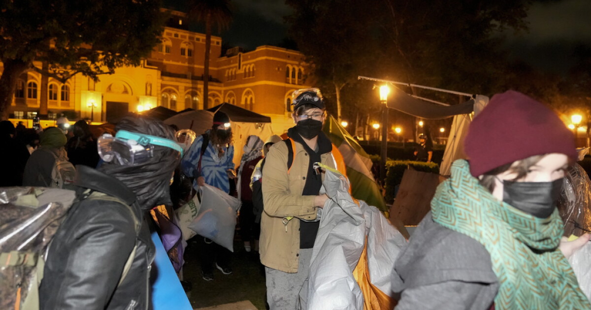 Pro-Palestinian protesters at USC comply with order to leave their encampment - Vimarsana News