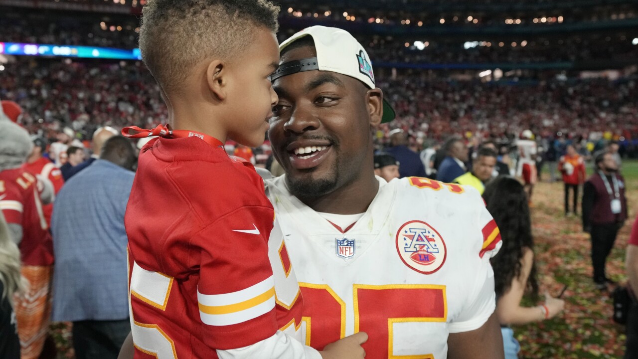 All-Pro DT Chris Jones agrees to record-deal with Chiefs