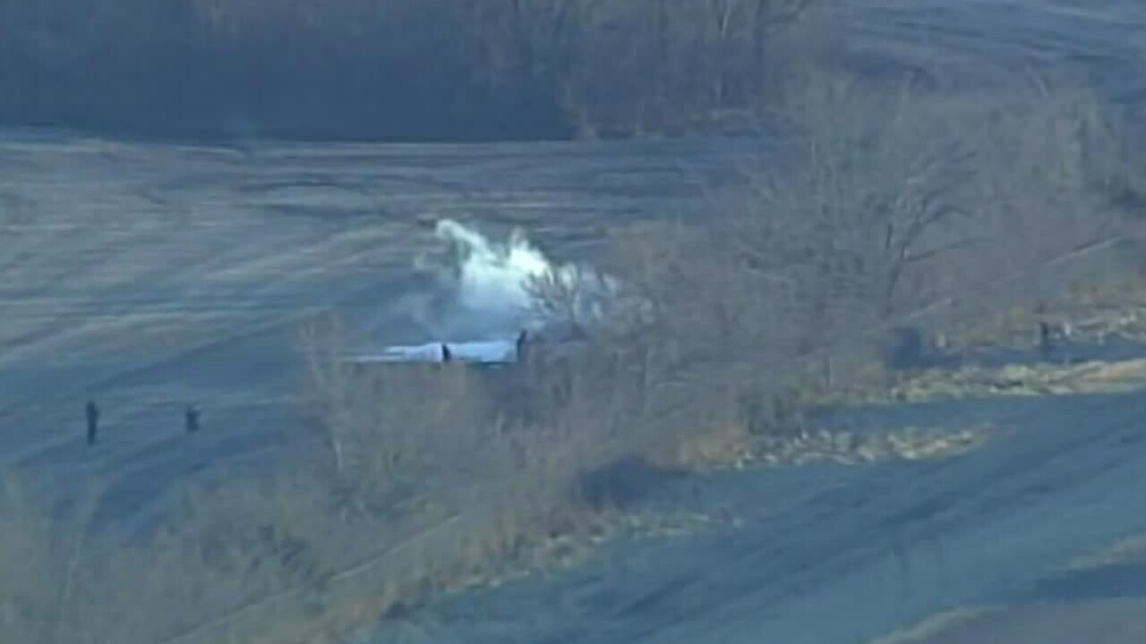 2 dead in plane crash at an airport in Kansas