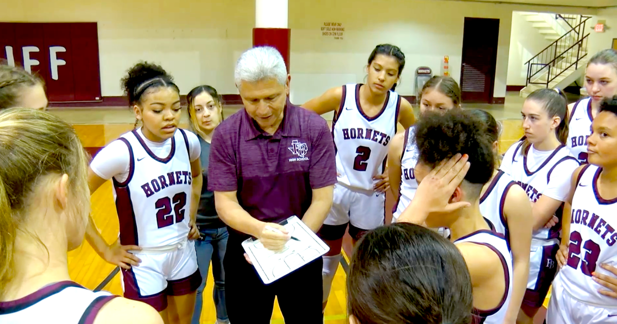 Flour Bluff Head Coach picks up win 700 - Vimarsana News