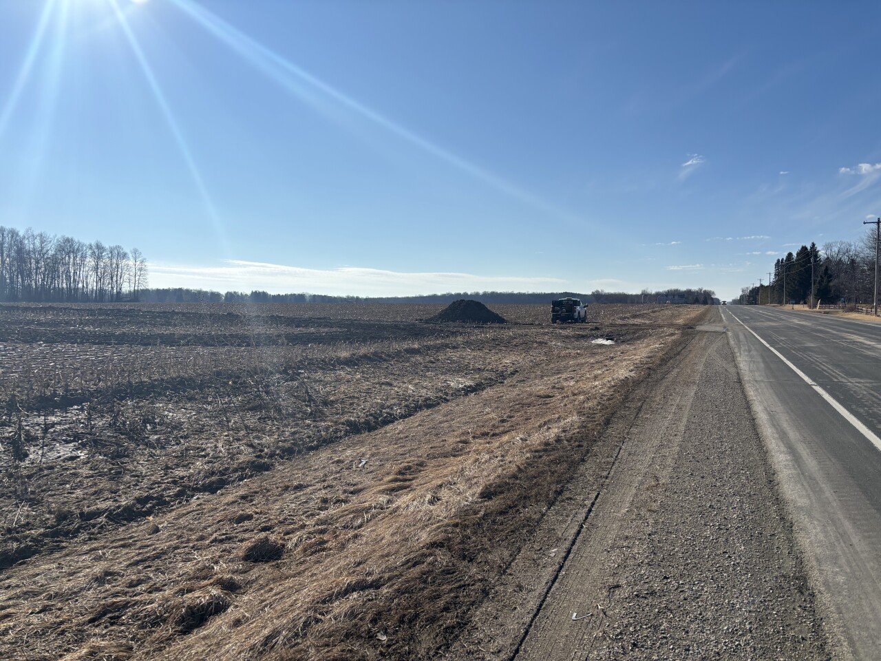 Sand mining project begins, Farmington neighbors still split