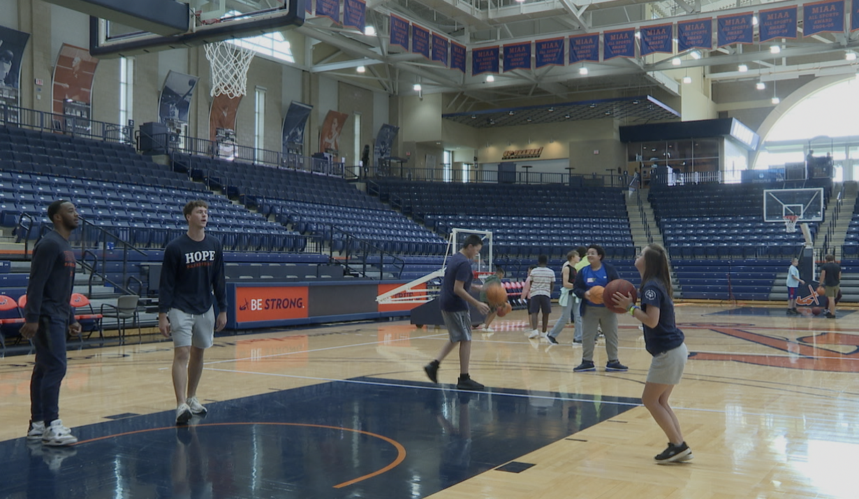 Hope mens basketball team hosts Beautiful Lives Project