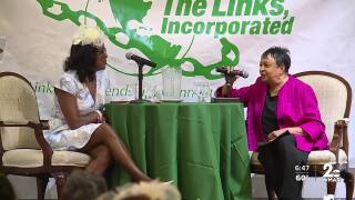 Kelly Swoope and Dr. Carla Hayden