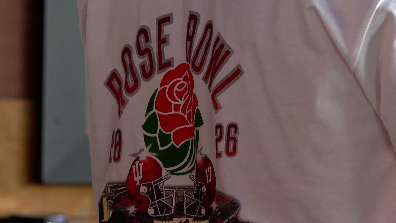 iu rose bowl fans 5.jpg