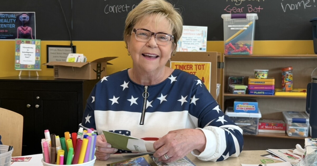 Local woman turns love for making cards into mission to thank service members