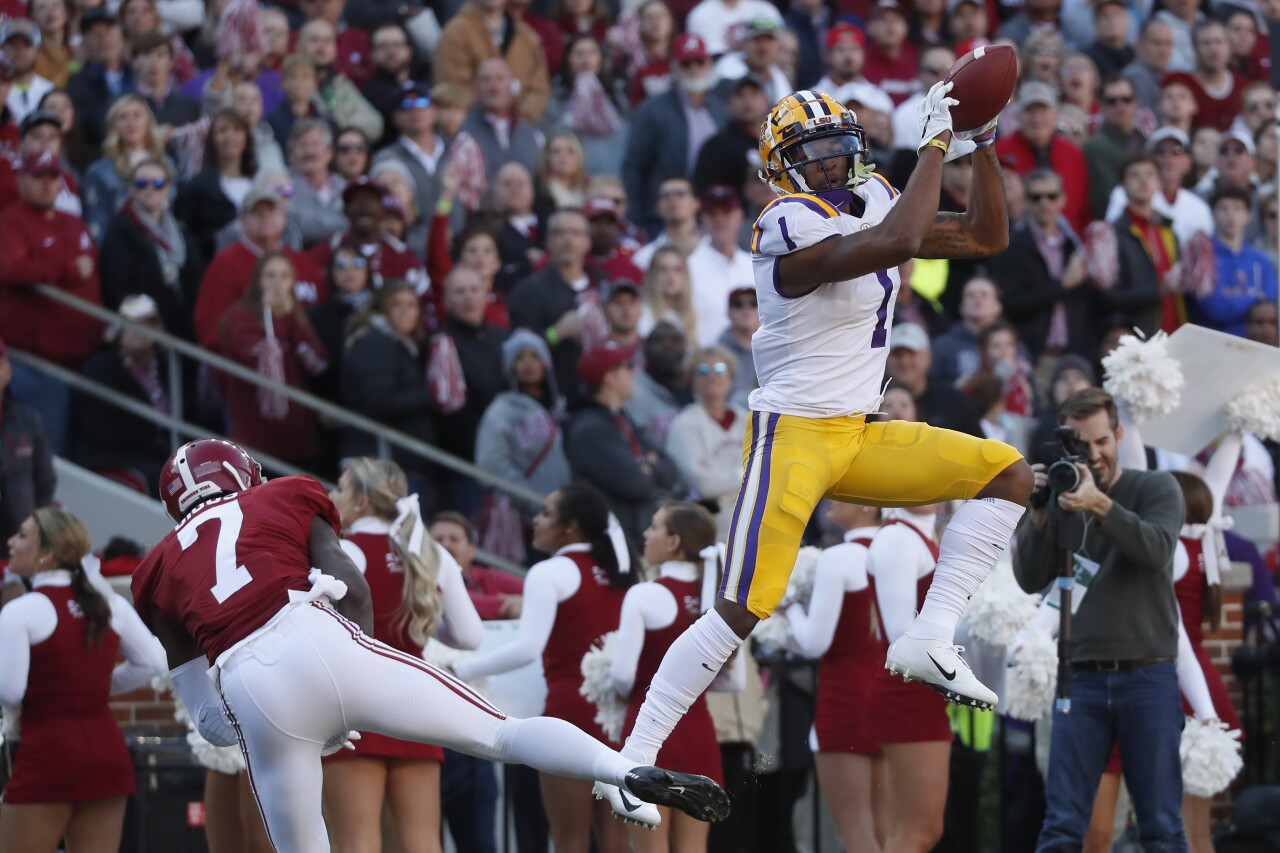 LSU Tigers receiver Ja'Marr Chase catches TD vs Alabama Crimson Tide in 2019