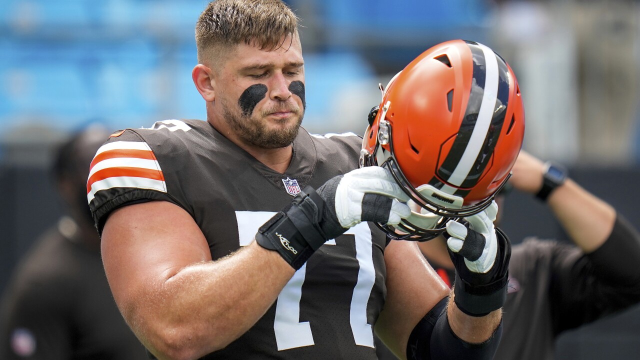 Browns G Wyatt Teller questionable to return to Patriots game with calf injury