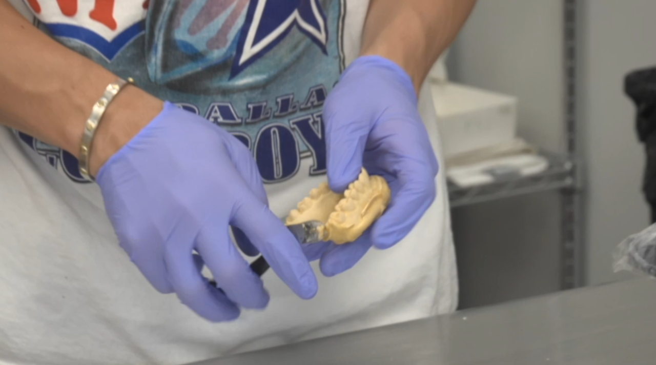 Las Vegas artist makes custom mouthguards for boxing's biggest names