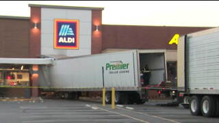 Semi crashes into Aldi in East Nashville 