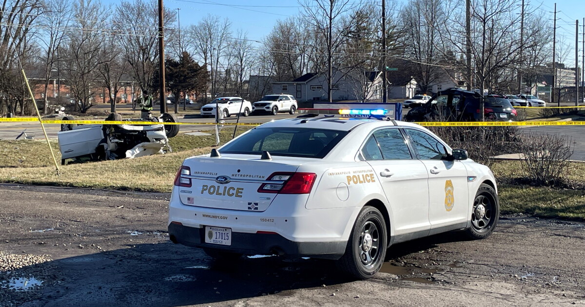 1 dead, 2 injured in east side Indianapolis crash