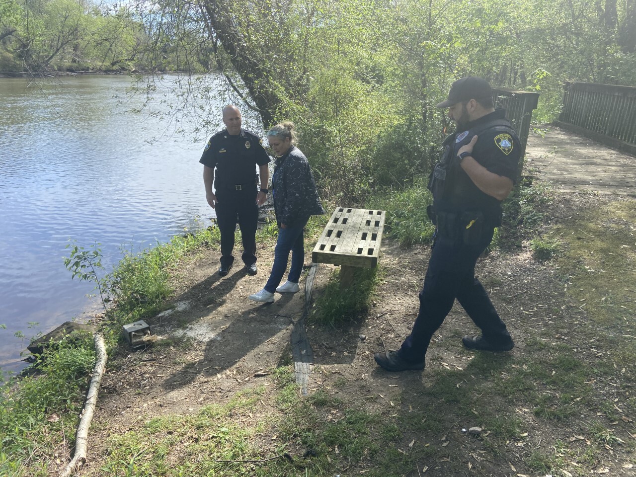 urn found in river 03.jpg