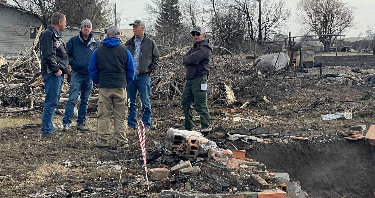 Governor meets with fire victims in Denton