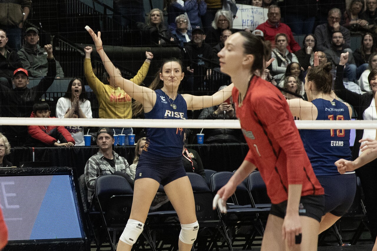 Grand Rapids Rise Vs ATL Vibe - Rise 14 celebrates with arms in the air - Vibe player walking away