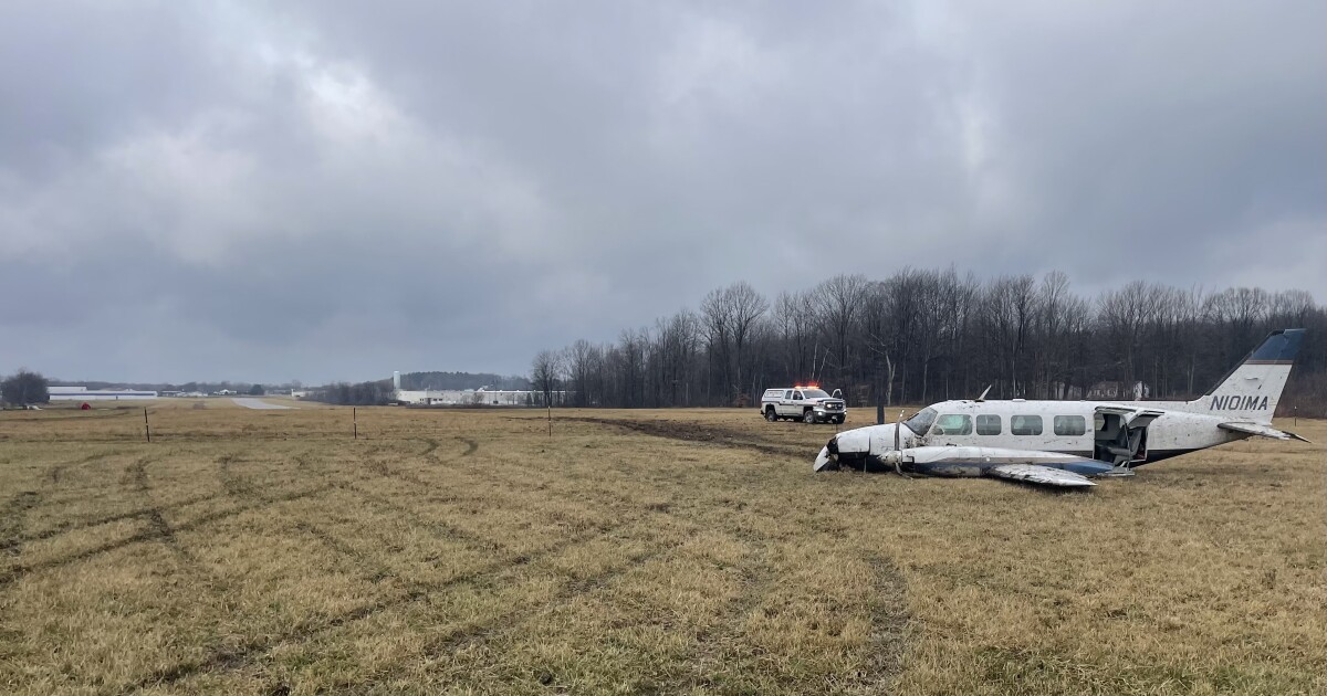 Plane carrying federal inmate crashes in Geauga County