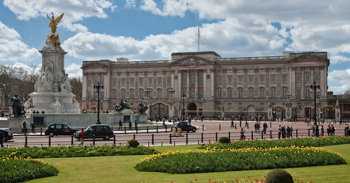 Buckingham Palace Is Hiring a Housekeeper (VIDEO)